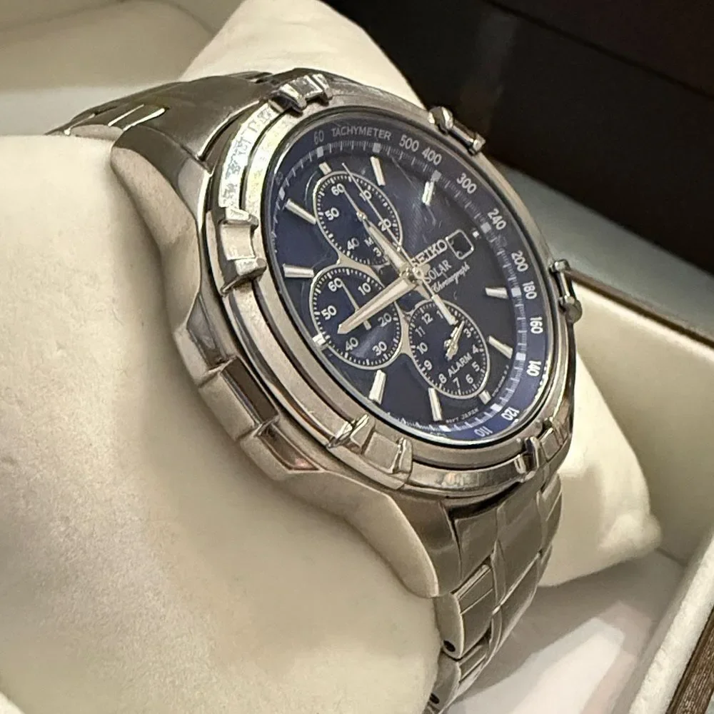 Seiko Solar Chronograph Men's Watch- stainless steel V172-OAJO